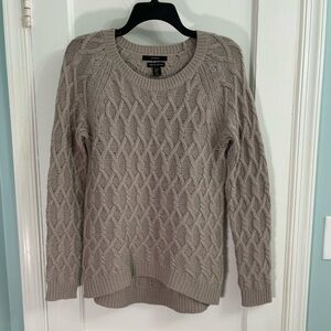 Tahari gray cable knit sweater size medium